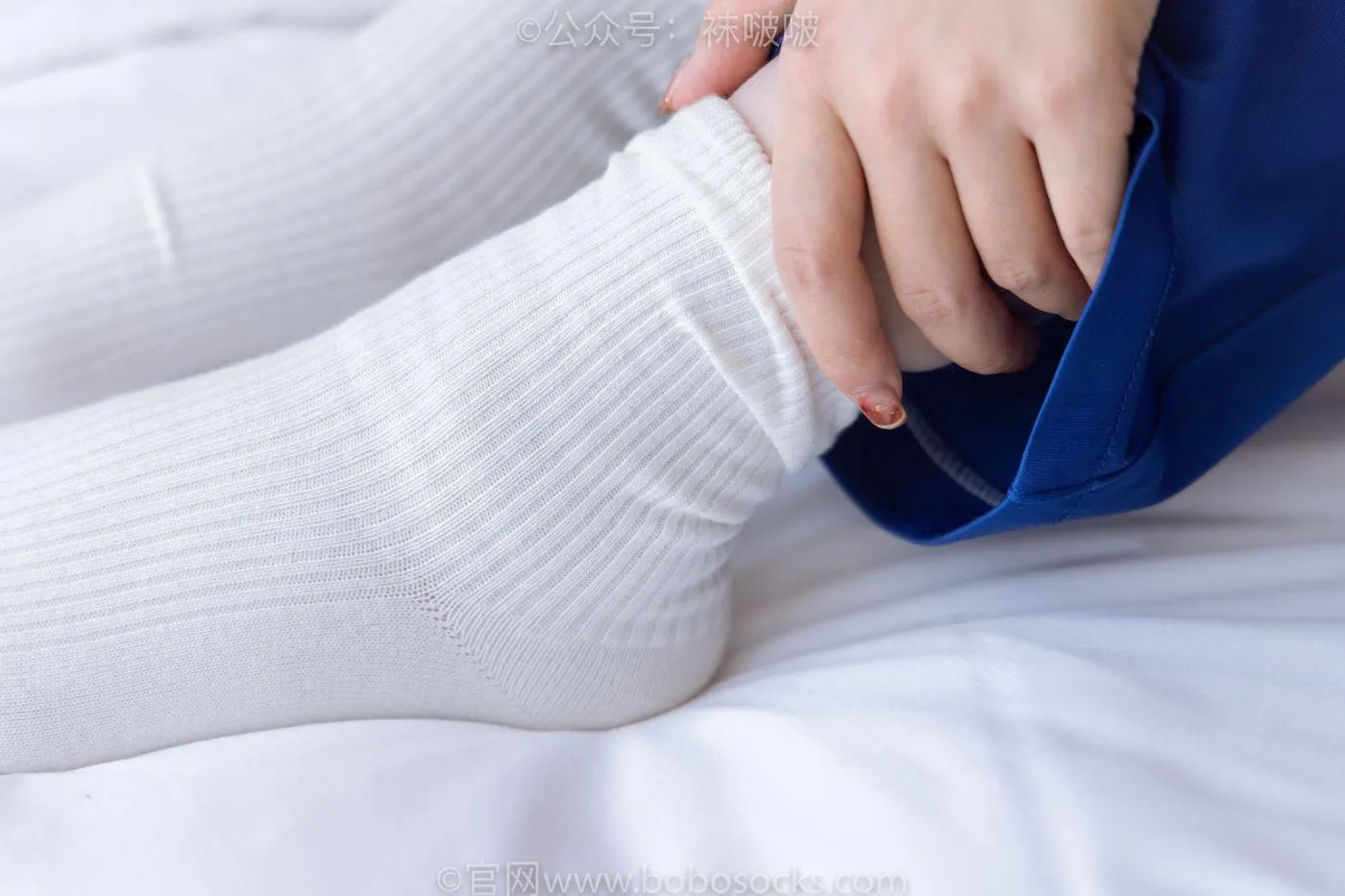 [BoBoSocks袜啵啵]NO.042 砂糖-校服、板鞋、白棉袜、油亮白丝 [139P]插图6